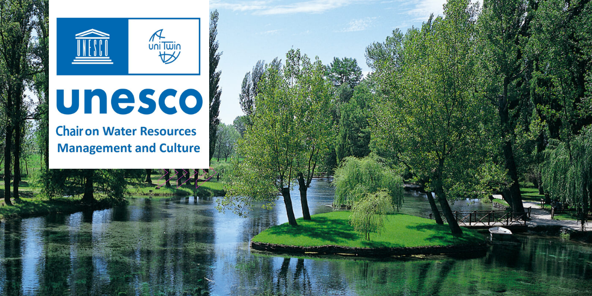 scorso di un parco con un corso d'acqua