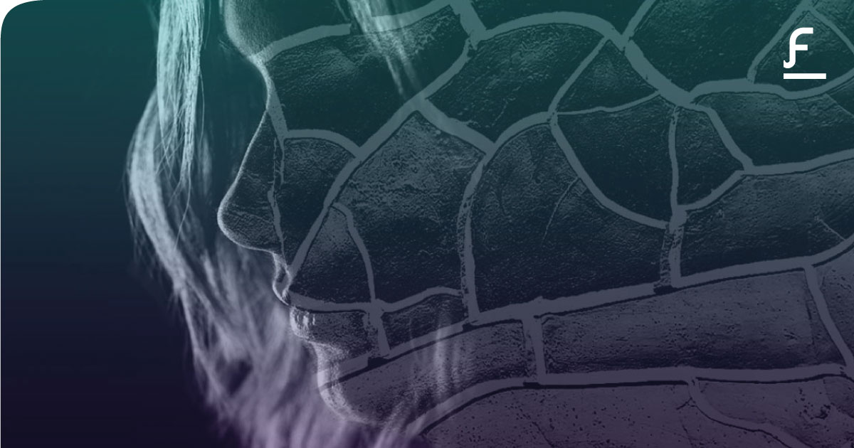 giovane donna sorridente