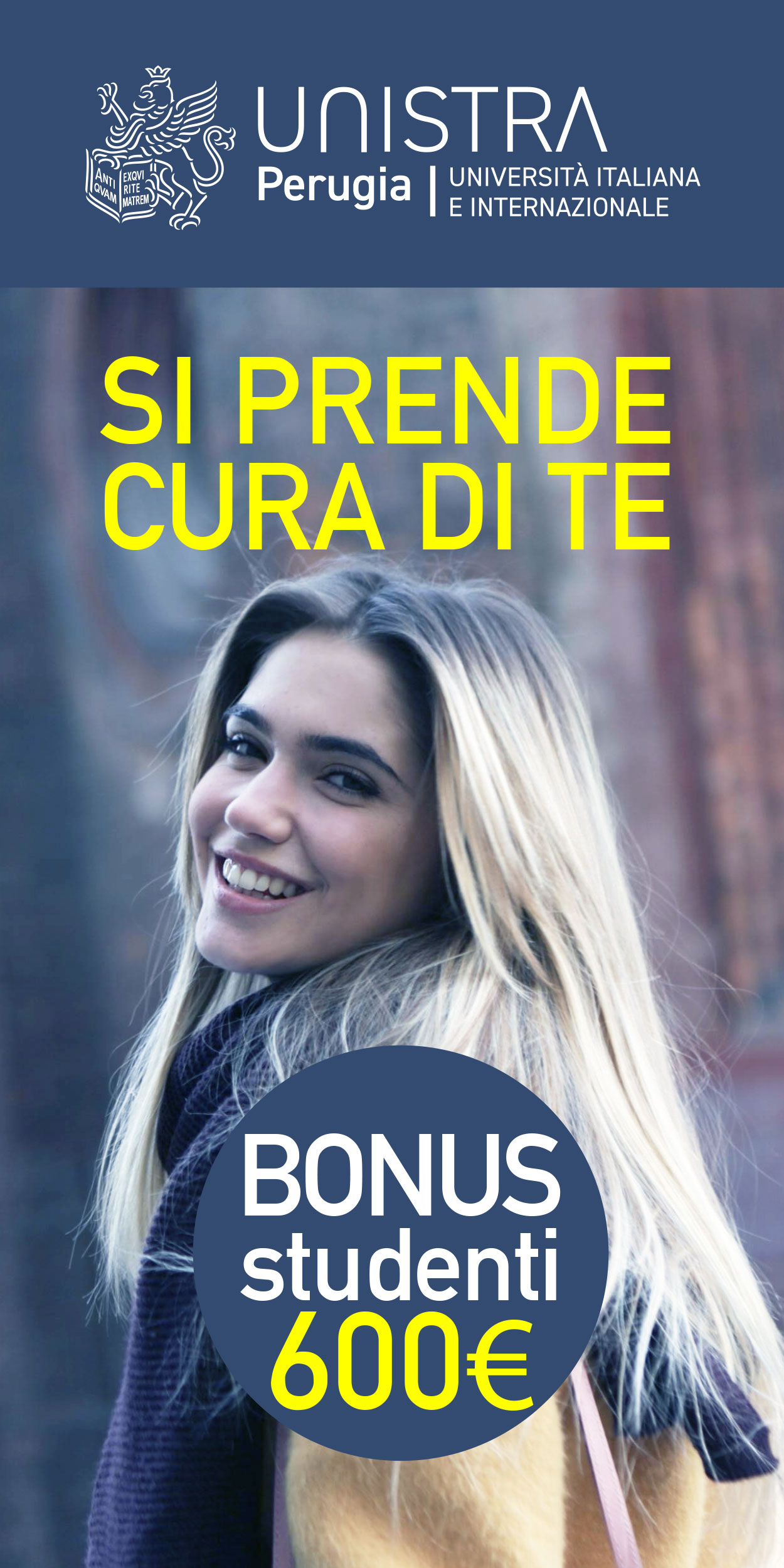 ragazza che indica il bonus riservato agli studenti