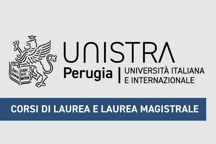 ragazza che indica il bonus riservato agli studenti