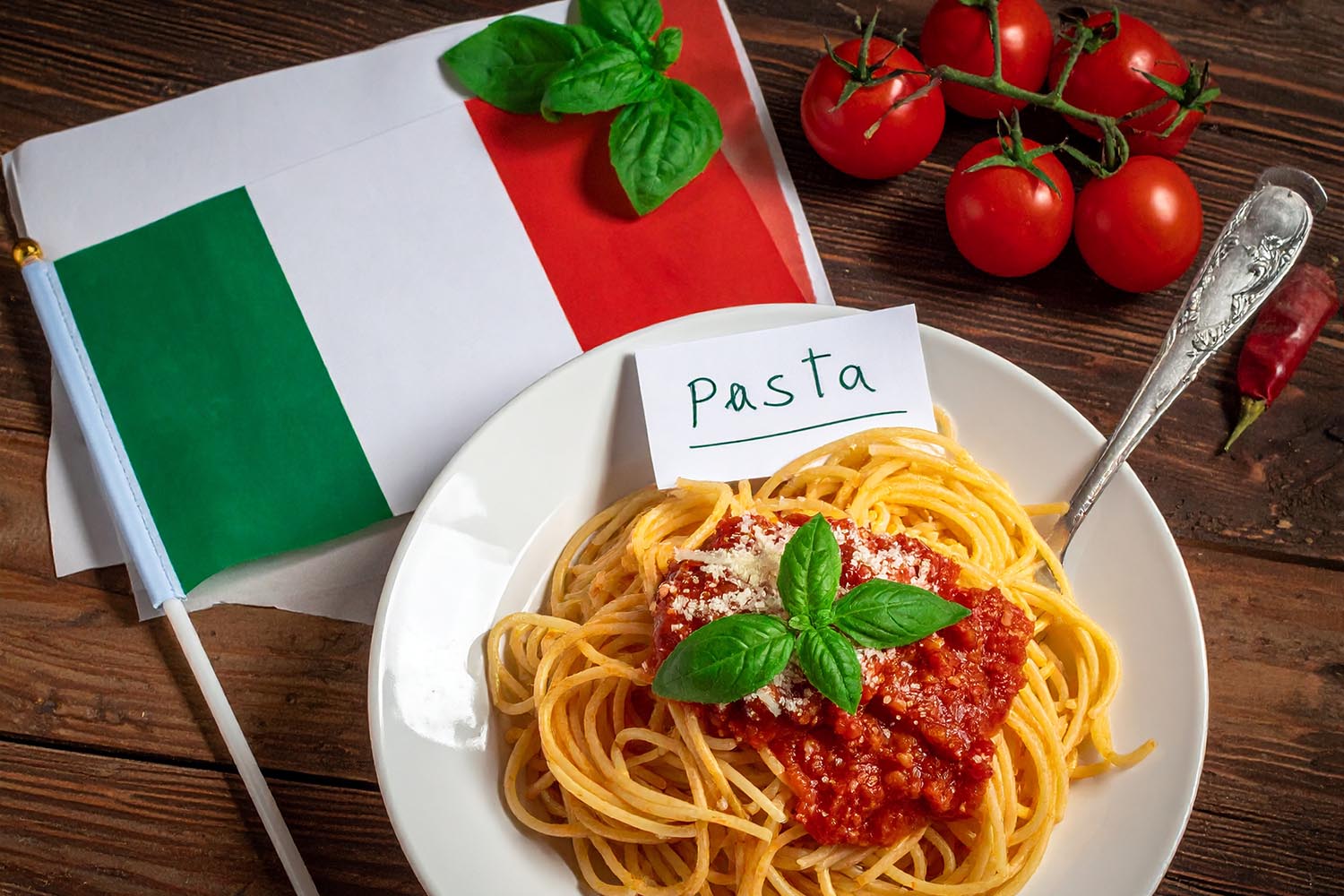 piatto di spaghetti e la scritta 