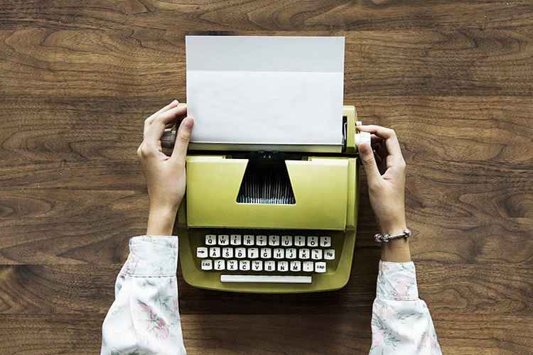 una macchina da scrivere