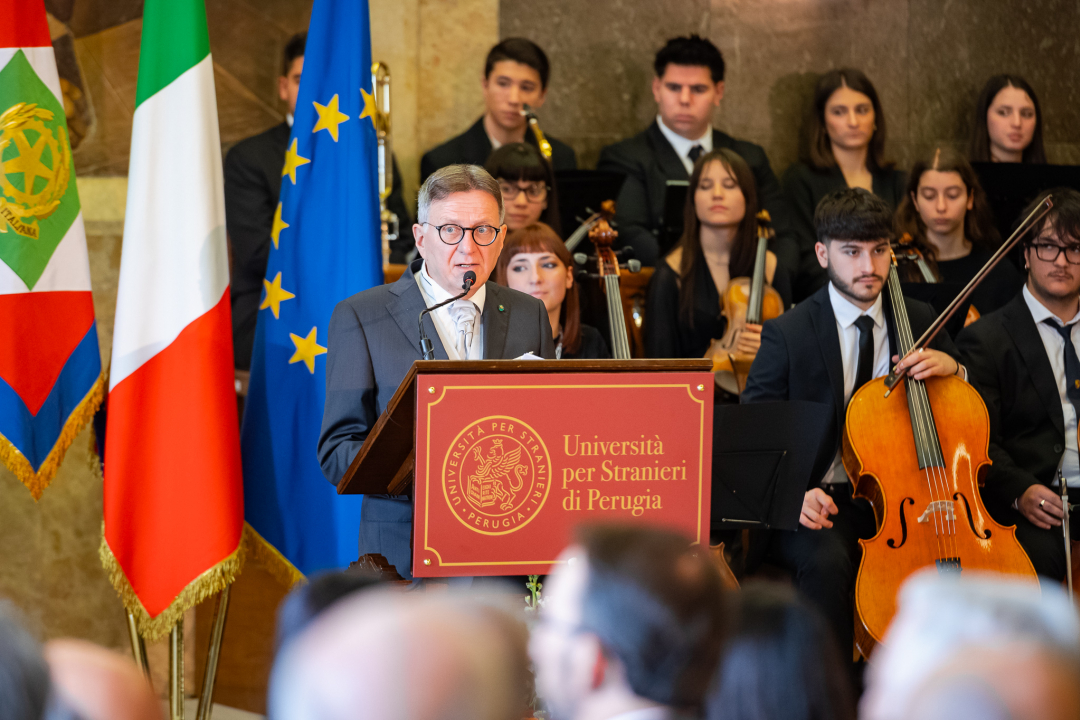 il cerimoniere al leggio