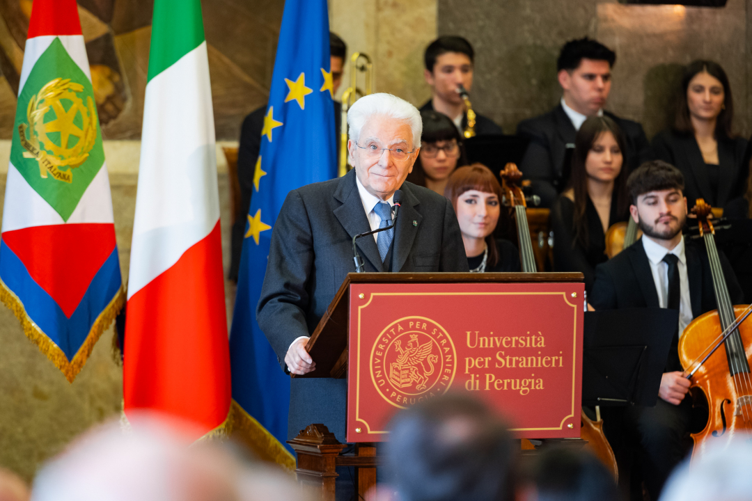 il Presidente Mattarella al leggio durante il suo intervento