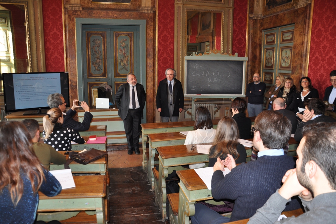Studenti in aula col rettore Paciullo