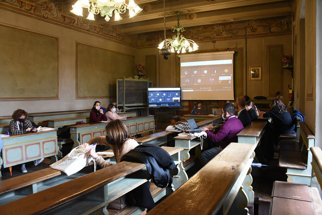 FIERIDA 2022 - partecipanti all'evento all'interno di Palazzo Gallenga