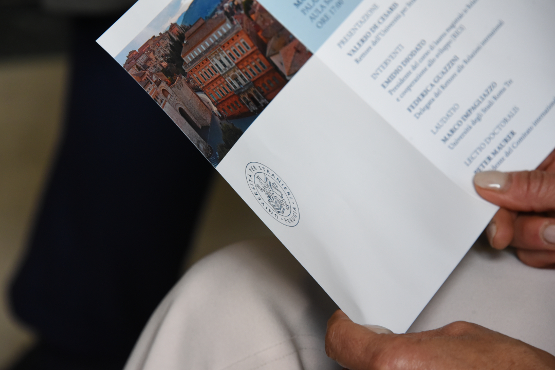 il pieghevole con il programma dell'evento