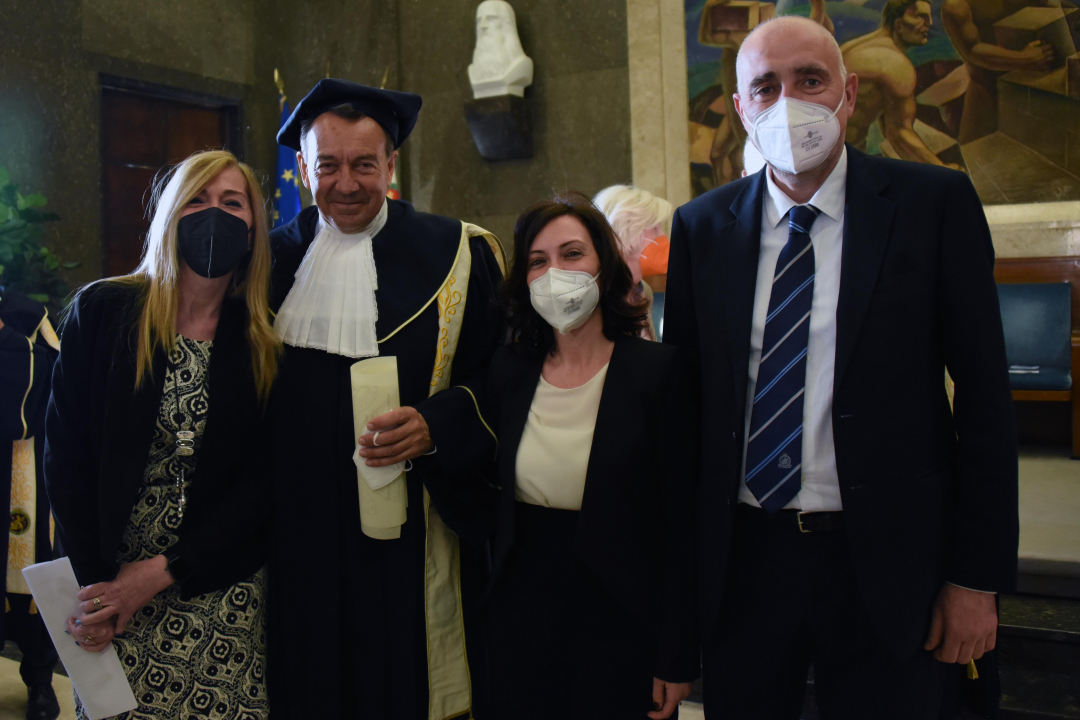 Maurer con lo staff del Rettorato