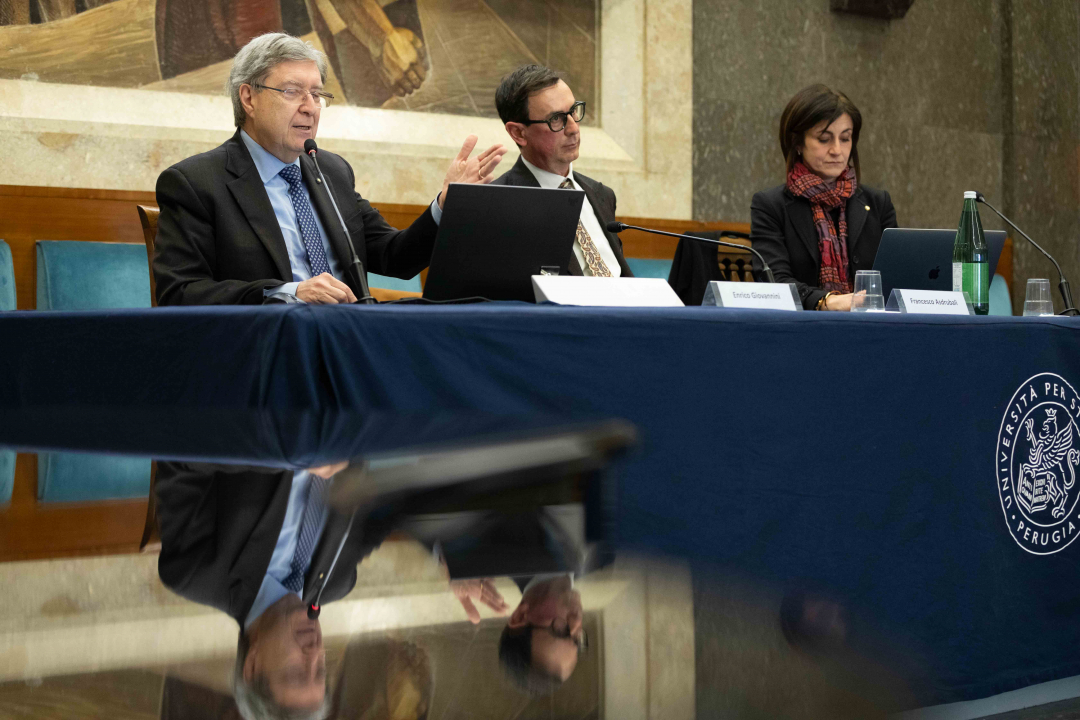 il tavolo dei relatori: Enrico Giovannini, Francesco Asdrubali e Maura Marchegiani